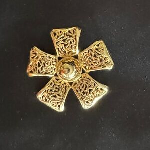 ROGET gold toned flower statement brooch vintage